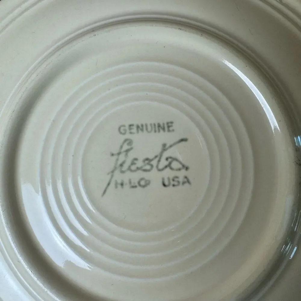 Fiesta Fiestaware VINTAGE 1936-1951 Old‎ Ivory Set of 2 Saucer plates